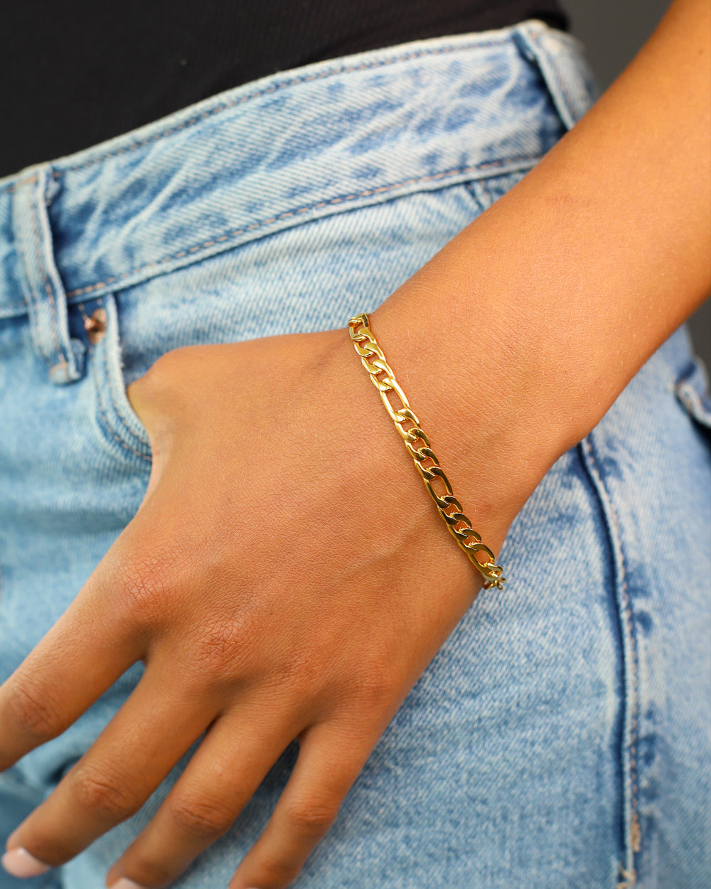 CLEAN FIGARO BRACELET. - 5MM GOLD