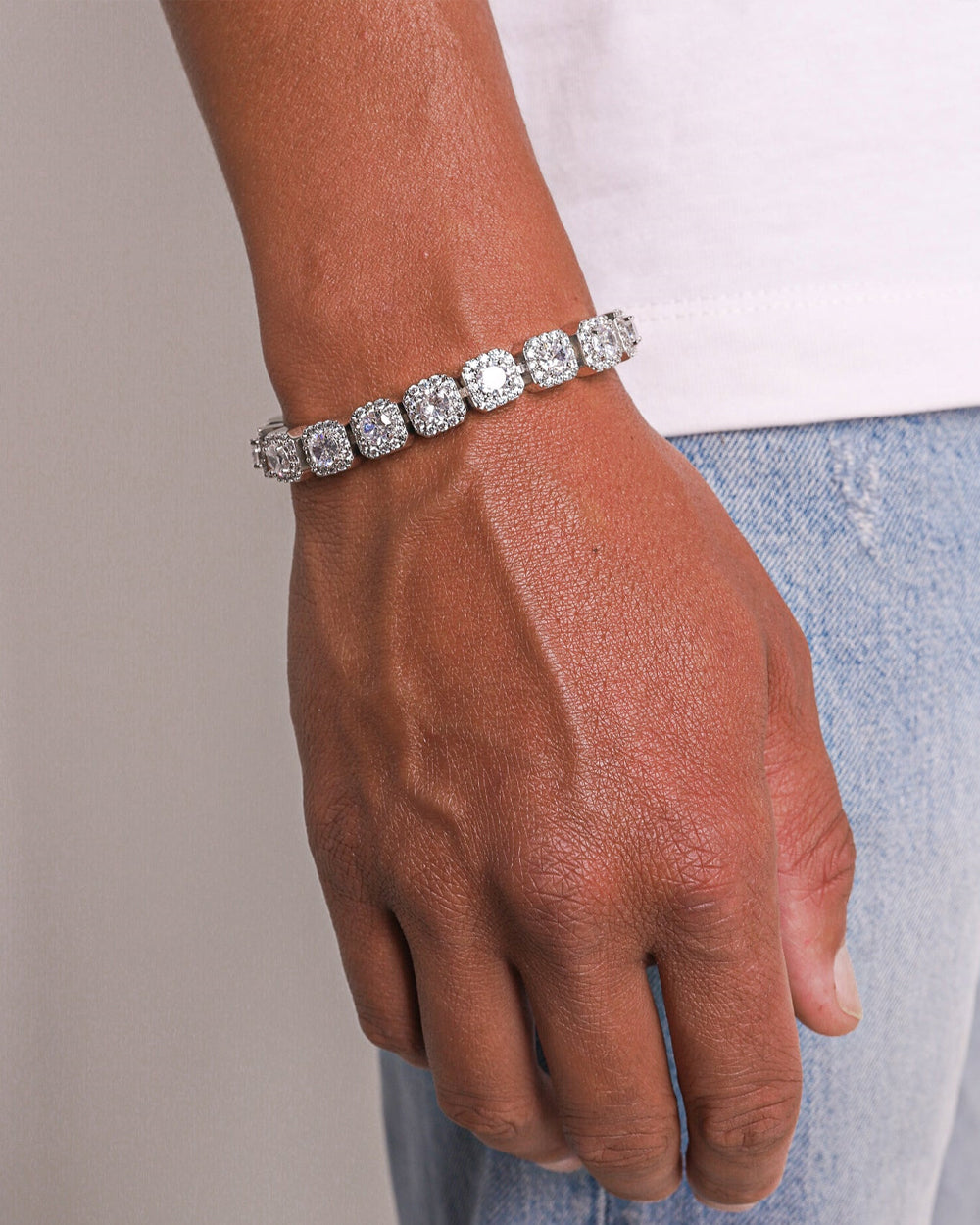 CLUSTERED BRACELET.