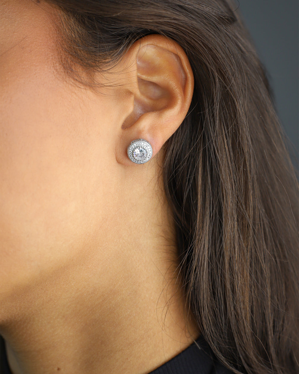 POPPIN STUDS.